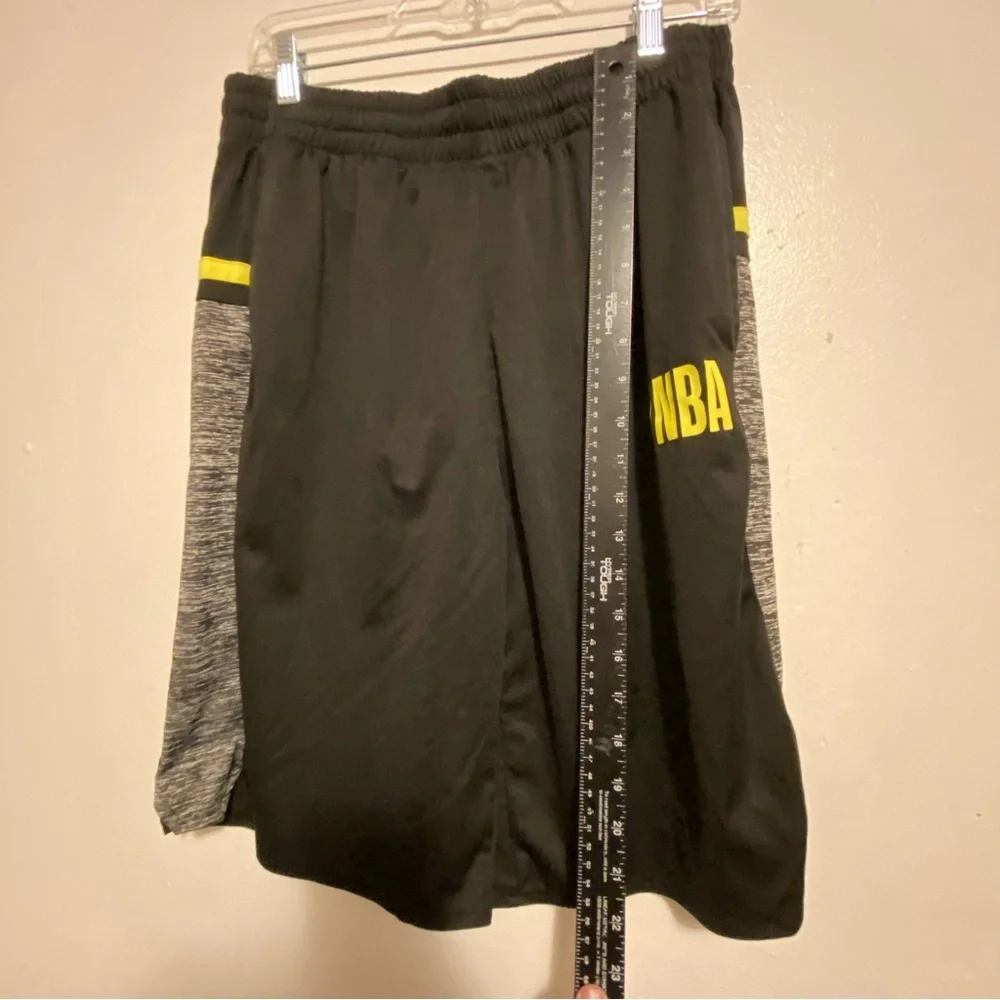 NBA Men's Black and Gray Shorts size‎ medium Basketball Workout Stretch Pull On